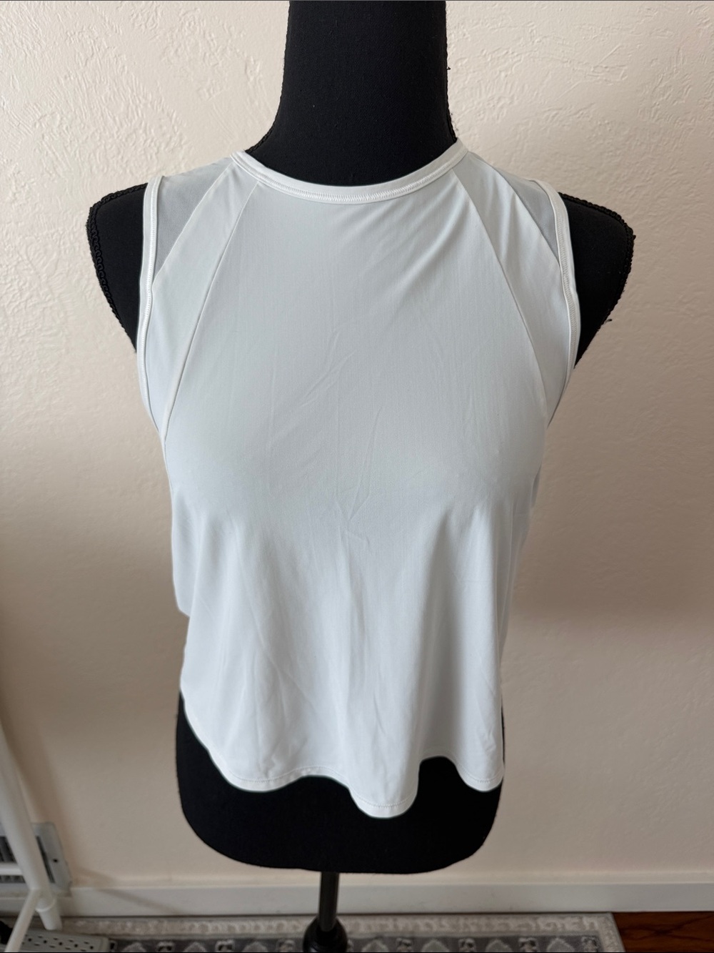 EUC LULULEMON Women’s White Sleeveless Tank Top SIZE SMALL